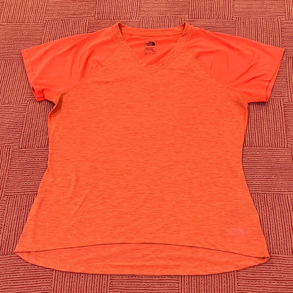 The North Face large Women's coral  Short Sleeve tech fabric Tee